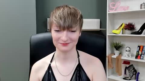 Snapshot of blair_erotic chatting on October 17, 6:50 am Blair online show from October 17, 6:50 am