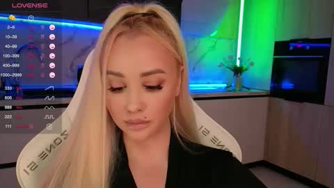 Snapshot of blond_diamond chatting on October 20, 9:14 am Lana online show from October 20, 9:14 am