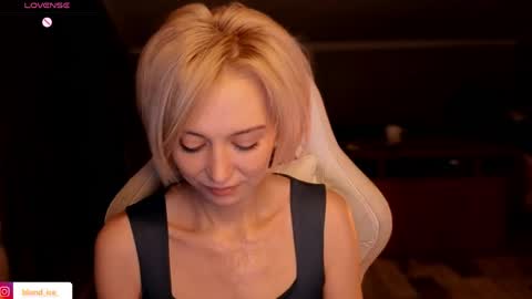 blond_ice_ann online show from April 25, 9:56 pm