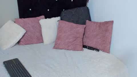 Esperancita and Karina online show from March 3, 1:12 am