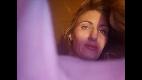 Snapshot of blondebellaaa3 chatting on January 10, 7:00 pm Gia  online show from January 10, 7:00 pm