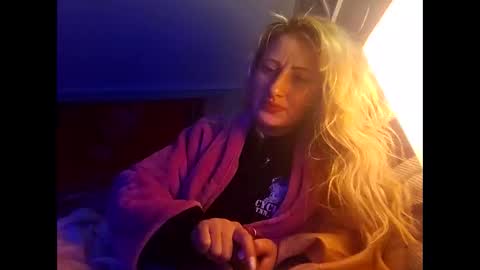 Snapshot of blondebellaaa3 chatting on January 24, 8:02 am Gia  online show from January 24, 8:02 am