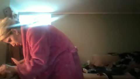 Snapshot of blondebellaaa3 chatting on December 8, 2:30 pm Gia  online show from December 8, 2:30 pm