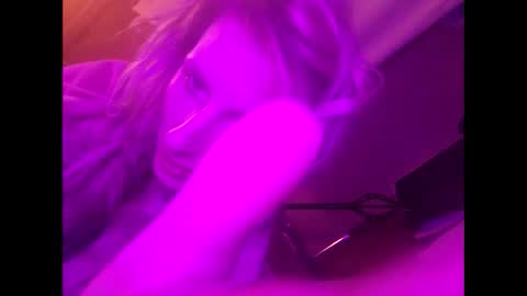 Snapshot of blondebellaaa3 chatting on March 1, 4:47 am Gia  online show from March 1, 4:47 am