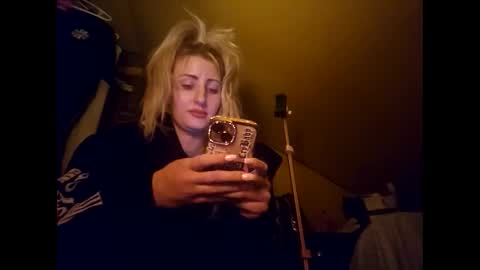 Snapshot of blondebellaaa3 chatting on January 16, 1:03 pm Gia  online show from January 16, 1:03 pm