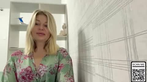 Snapshot of blondie_xoxoxo chatting on October 16, 6:02 am blondie_xoxoxo online show from October 16, 6:02 am
