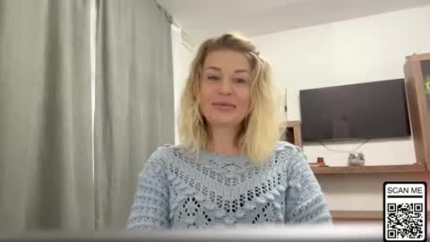 Snapshot of blondie_xoxoxo chatting on October 10, 7:14 am blondie_xoxoxo online show from October 10, 7:14 am