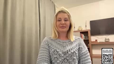 Snapshot of blondie_xoxoxo chatting on October 4, 5:33 pm blondie_xoxoxo online show from October 4, 5:33 pm