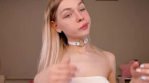 blondy_fina online show from April 29, 4:39 am