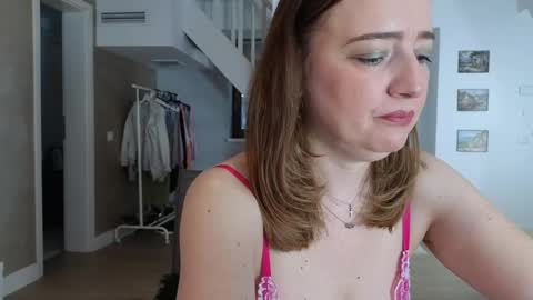 blue_angel_sweet online show from April 24, 3:19 am