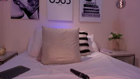 blue_anngel online show from December 4, 1:27 am