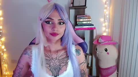 Snapshot of bluee_v chatting on October 5, 12:19 am Im Abril .. Nice to meet you thumb up me please its important INDEPENDENT MODEL online show from October 5, 12:19 am