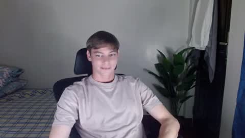 blueeyedboyisasia online show from July 25, 3:10 pm