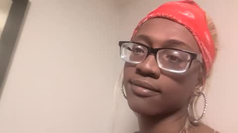 Snapshot of blushbitxh chatting on December 22, 1:23 am BLUSHBITXH online show from December 22, 1:23 am