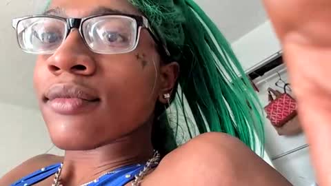 Snapshot of blushbitxh chatting on December 10, 7:22 pm BLUSHBITXH online show from December 10, 7:22 pm