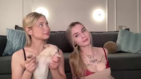 Elizabeth or you can call me Ellie online show from July 24, 3:31 pm