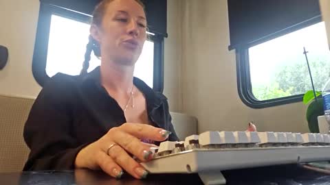 MamaMorgan online show from November 13, 5:04 pm