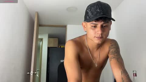 Bob  INDEPENDENT MODEL online show from August 2, 9:38 pm