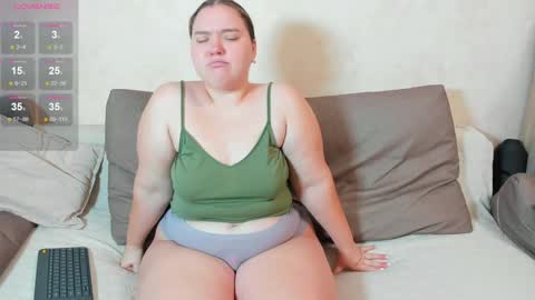 Snapshot of bodyana69 chatting on December 9, 11:58 am bodyana     GIRLS SOLO ACCOUNT  cutie yana online show from December 9, 11:58 am