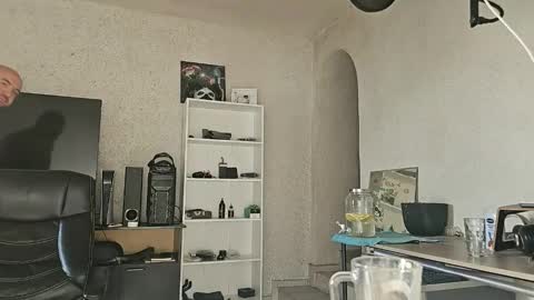 bombastic4 online show from November 22, 6:56 am