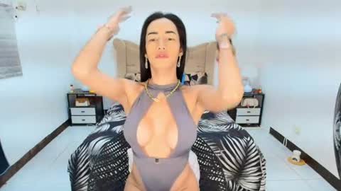 bombshelllaurax online show from June 27, 7:09 pm