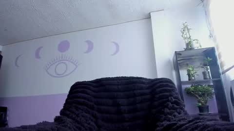 Bonnie Help me reach 500 likes online show from October 31, 7:47 pm