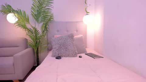 bonnieand_clyde22 online show from April 22, 8:49 pm