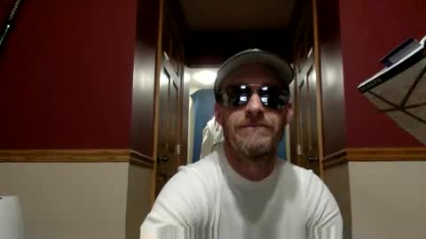 Milkman online show from February 3, 7:40 pm