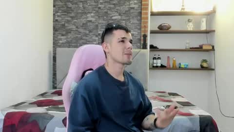 booyhott_ online show from March 8, 9:08 pm