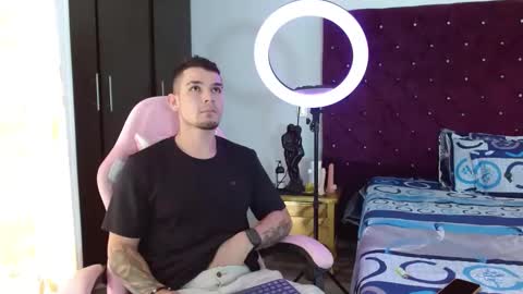 booyhott_ online show from November 5, 6:54 pm