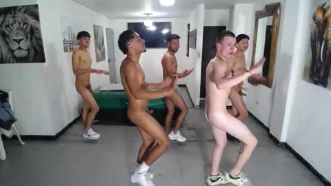 THOMAS AND DAMIAND online show from November 4, 6:42 pm