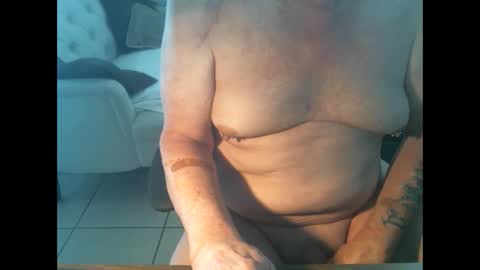 Snapshot of bottomguy33540 chatting on October 1, 4:06 pm BAM online show from October 1, 4:06 pm