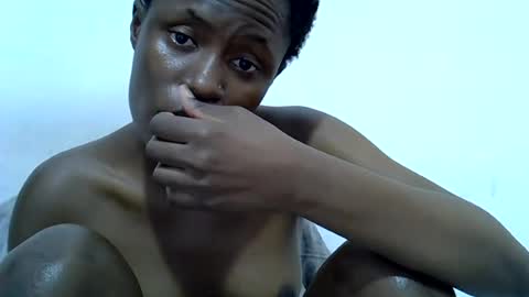 bouncy_vee online show from June 25, 12:21 pm