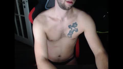 boy_t0y89 online show from December 10, 6:49 pm