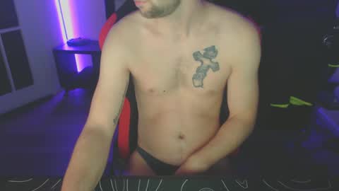 boy_t0y89 online show from February 3, 5:51 am