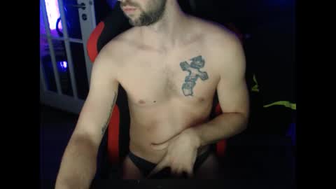 boy_t0y89 online show from December 16, 6:16 pm