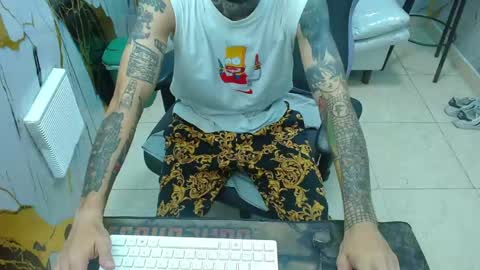 boy_tatto77 online show from May 2, 12:11 pm