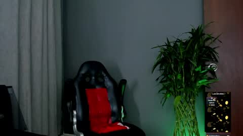 boyc02_ online show from June 30, 1:43 pm