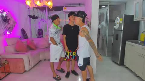 Snapshot of boysdeluxemilitary chatting on October 7, 7:04 am JHON ARES AND NEID online show from October 7, 7:04 am