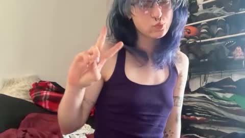 boywithbug online show from February 20, 3:58 pm