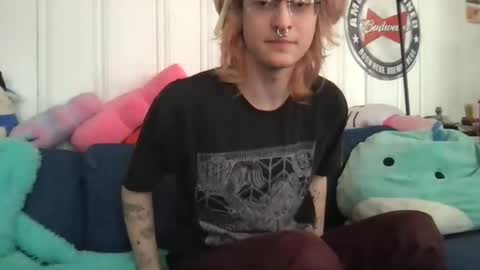 Snapshot of boywithbug chatting on February 25, 7:06 pm boywithbug online show from February 25, 7:06 pm