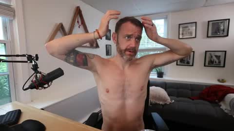BradBronton online show from April 30, 11:04 am
