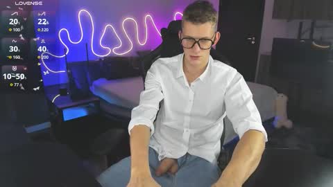 Snapshot of bradmaloney chatting on September 26, 8:17 pm brad maloney online show from September 26, 8:17 pm