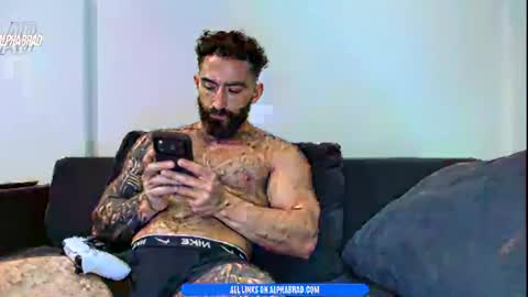 bradtrainn online show from August 1, 2:57 am