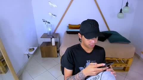 Snapshot of brand_hades chatting on October 4, 7:11 pm B R A N D online show from October 4, 7:11 pm