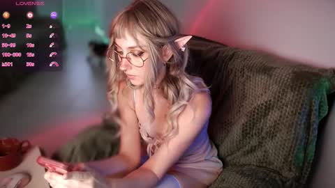 Snapshot of brandy_queen chatting on October 24, 7:09 am Aurorabut ur dad just calls me Rory online show from October 24, 7:09 am
