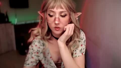Snapshot of brandy_queen chatting on September 24, 8:26 pm Aurorabut ur dad just calls me Rory online show from September 24, 8:26 pm