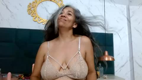 BRENDA VELASQUEZ online show from June 12, 10:20 pm