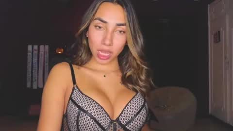 brendaaguerra online show from January 4, 11:59 pm