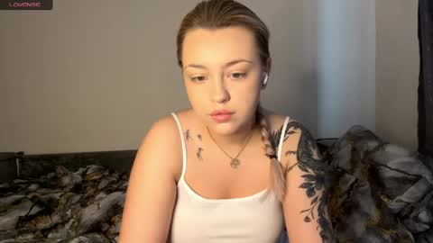 Mia   online show from April 28, 9:24 am